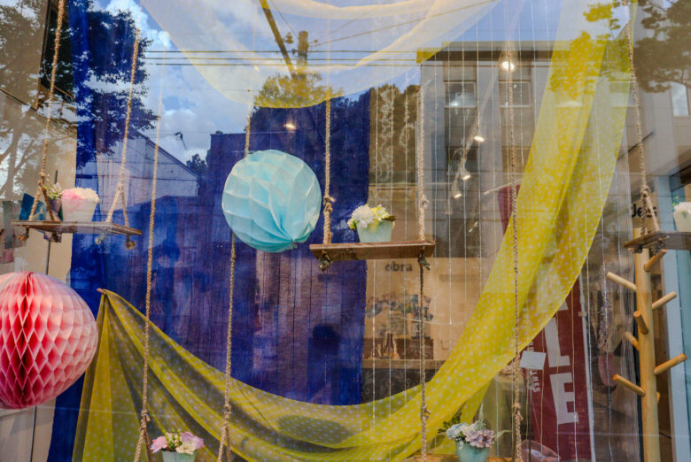 【インテリアデザインコース】ウィンドウディスプレイの作品をご紹介🌟