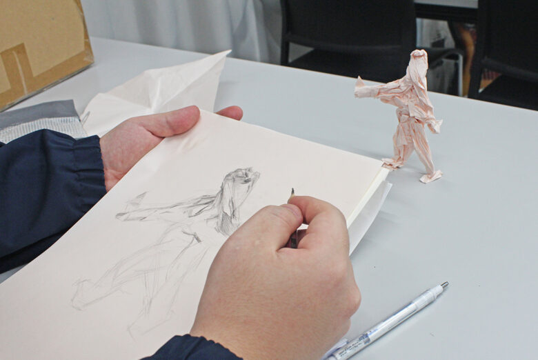 【コミックイラストコース】2年生がアナログの授業でなんか作ってました~❕😯