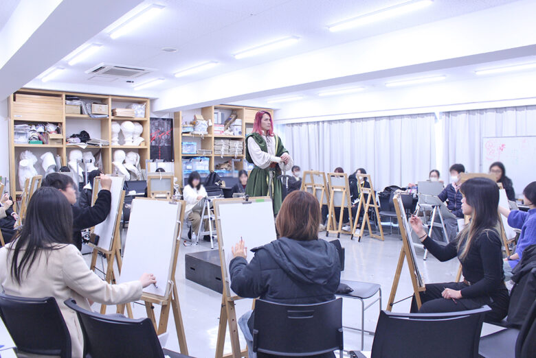 【コミックイラストコース】1年生がモデルデッサンにチャレンジ✊